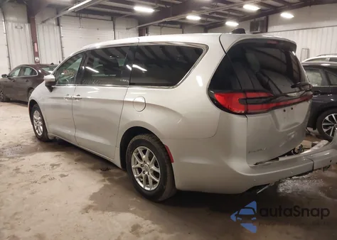 2023 Chrysler Pacifica Touring L z USA, uszkodzony, nr VIN 2C4RC1BG0PR534937
